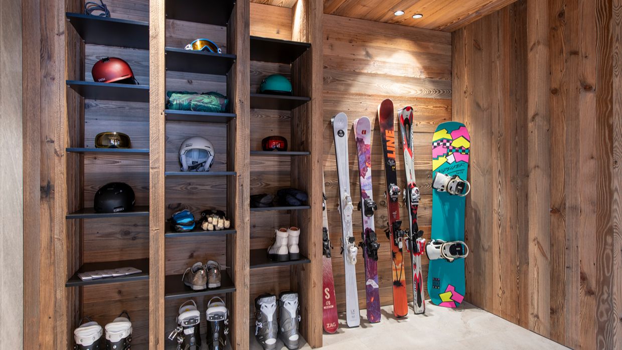 Luxury-Ski-Chalet-Alena-LesGets-OSC-Skiroom (2).jpg