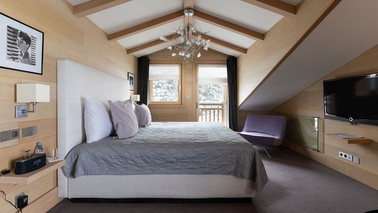 Luxury-Ski-Chalet-Courchevel-Licorne-OSC-Bedroom (3).jpg