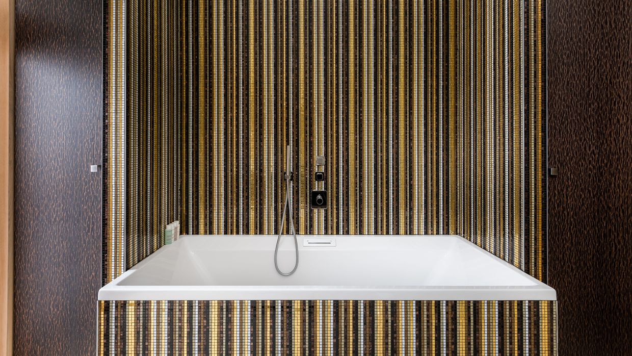 Luxury-Ski-Chalet-Courchevel-Licorne-OSC-Bath.jpg