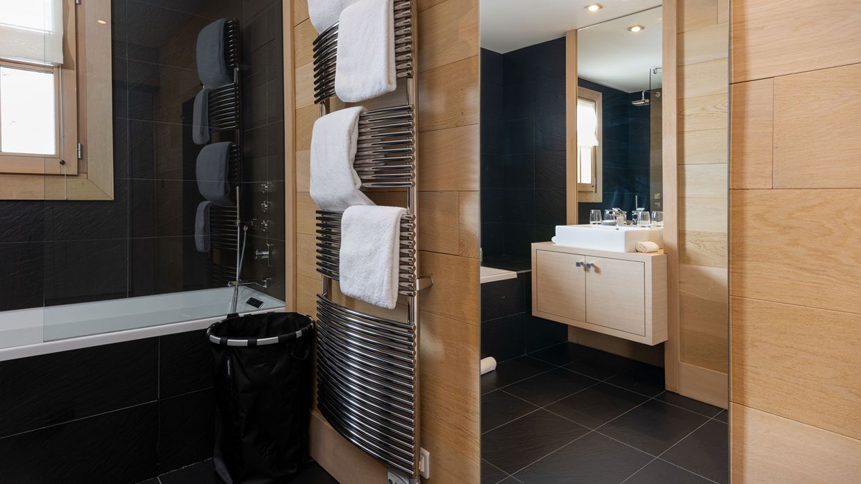 Luxury-Ski-Chalet-Courchevel-Licorne-OSC-Bathroom.jpg