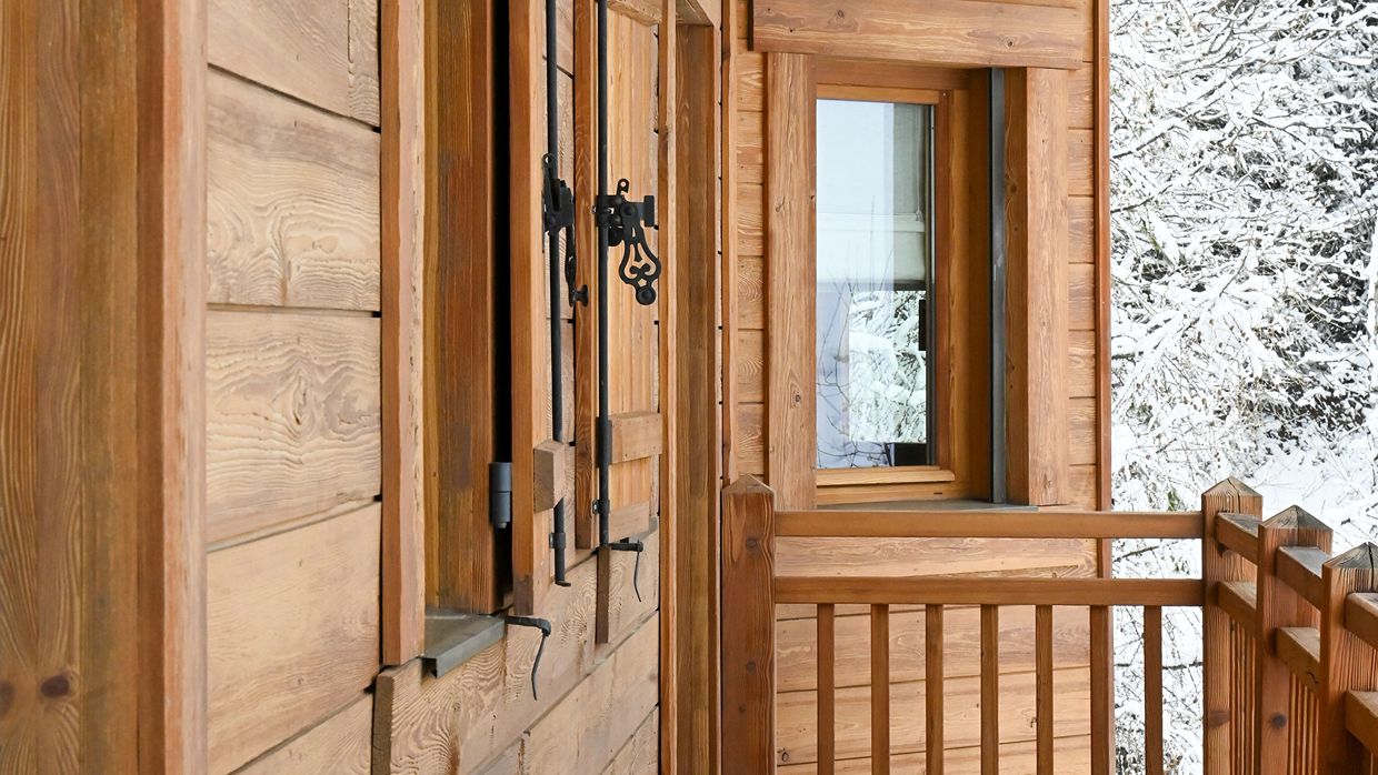 Luxury-Ski-Chalet-Courchevel-Licorne-OSC-Balcony.jpg