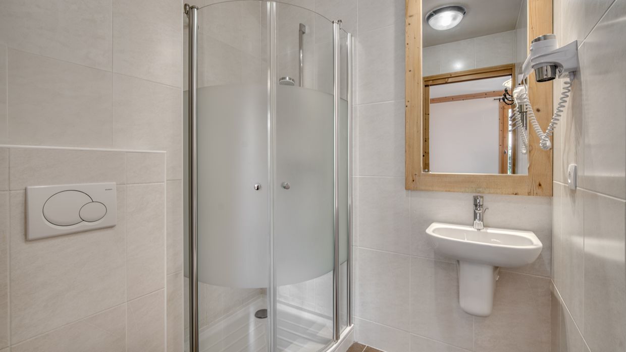 Luxury-Ski-Chalet-ValThorens-Chalet Sabot-OSC- Bathroom (1).jpg