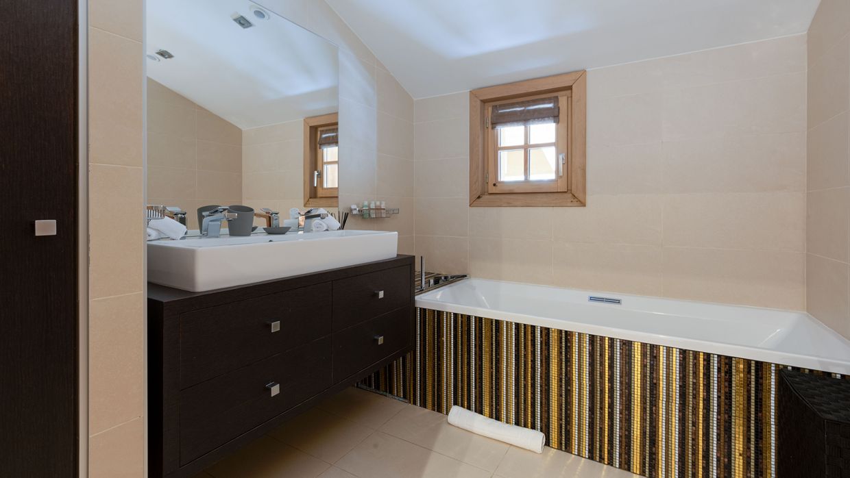 Luxury-Ski-Chalet-Courchevel-Licorne -des-Neiges-OSC- (11).jpg