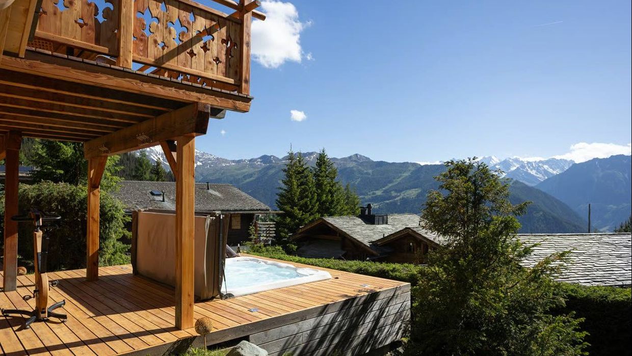 Luxury-Ski-Chalet-Verbier-Chalet Clos d’Abeilles-OSC-Hottub1.jpg