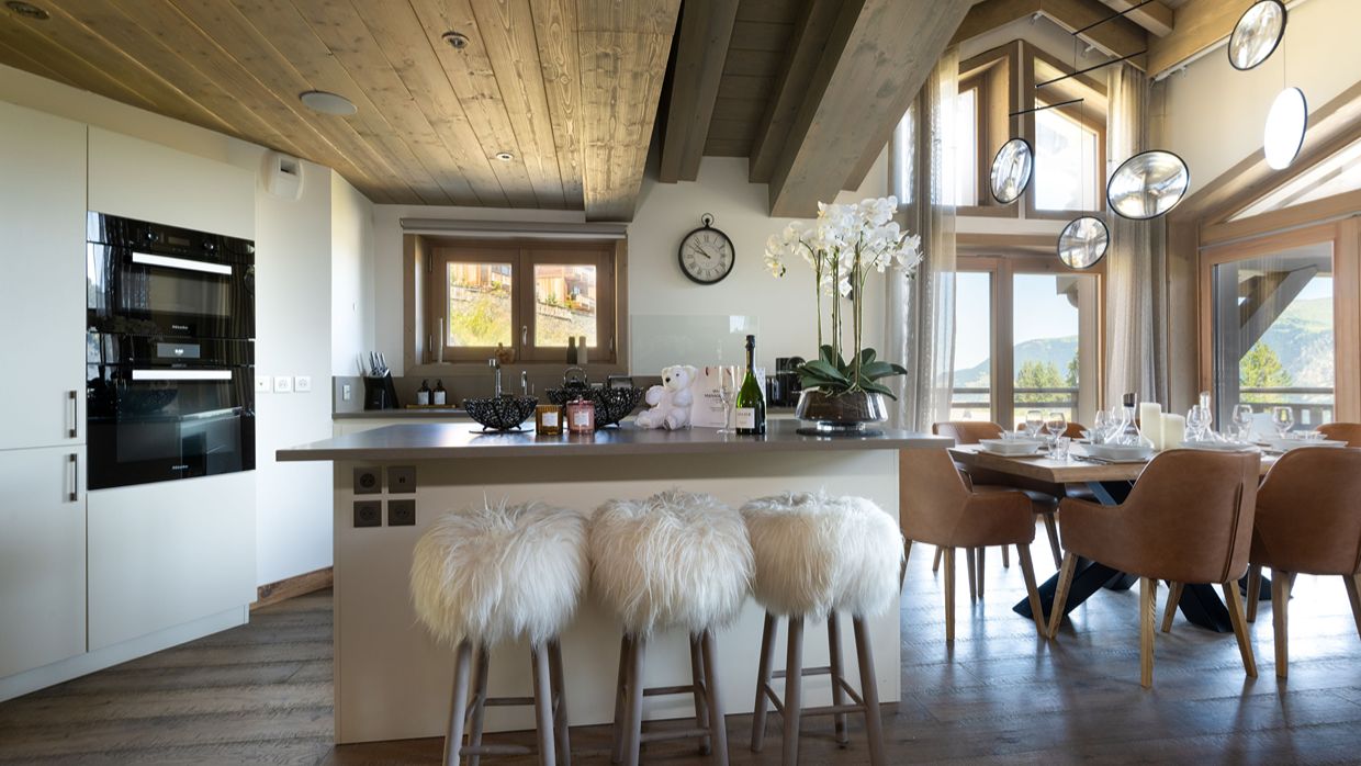Luxury-Ski-Chalet-Courchevel1650-Chalet-Ursus-OSC-Living.jpg