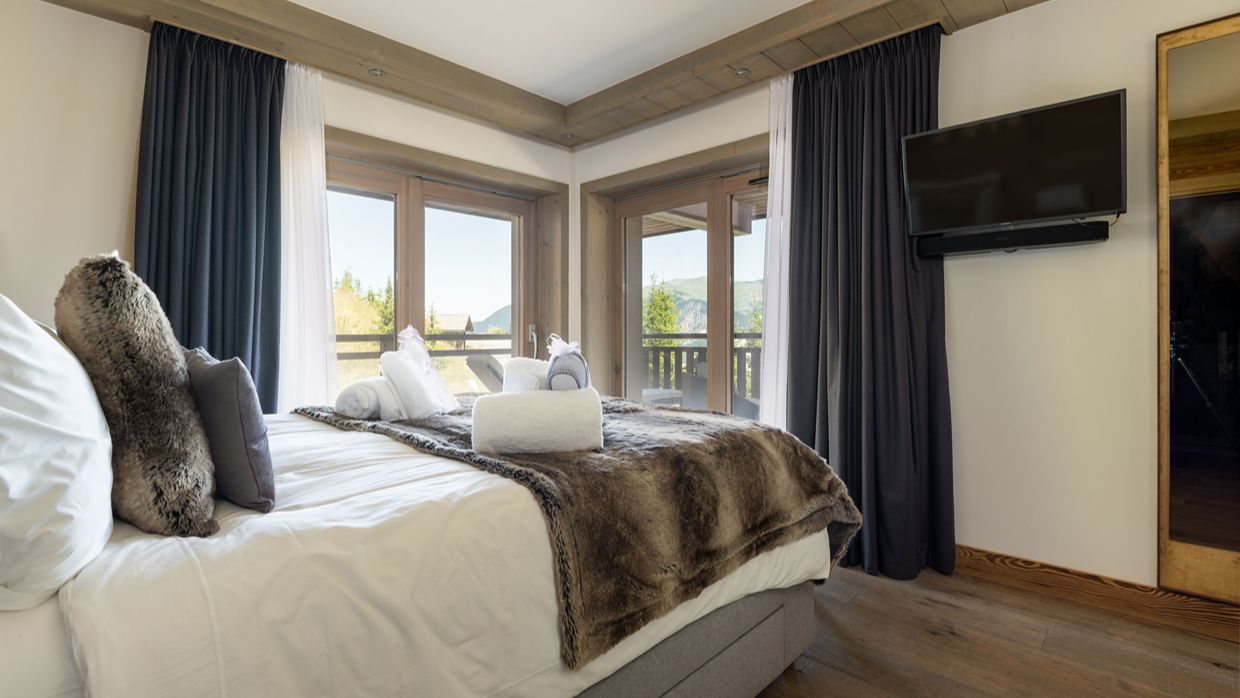 Luxury-Ski-Chalet-Courchevel1650-Chalet-Ursus-OSC-Bedroom.jpg