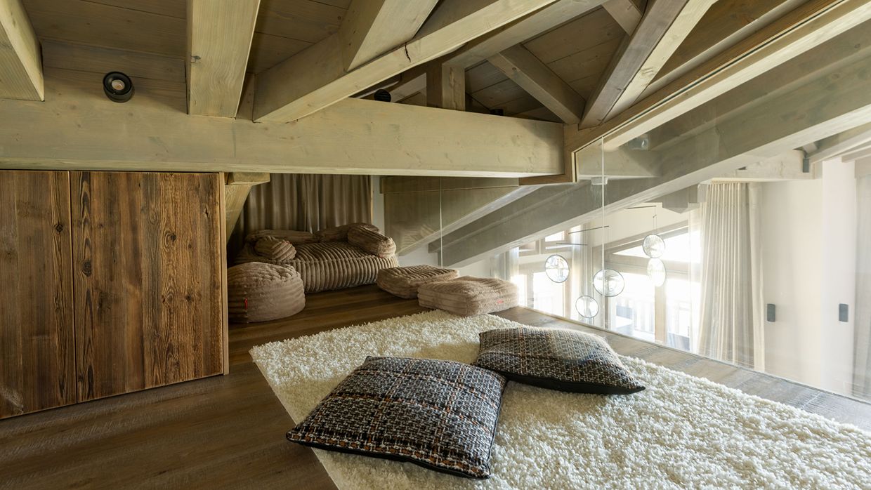 Luxury-Ski-Chalet-Courchevel1650-Chalet-Ursus-OSC- (9).jpg