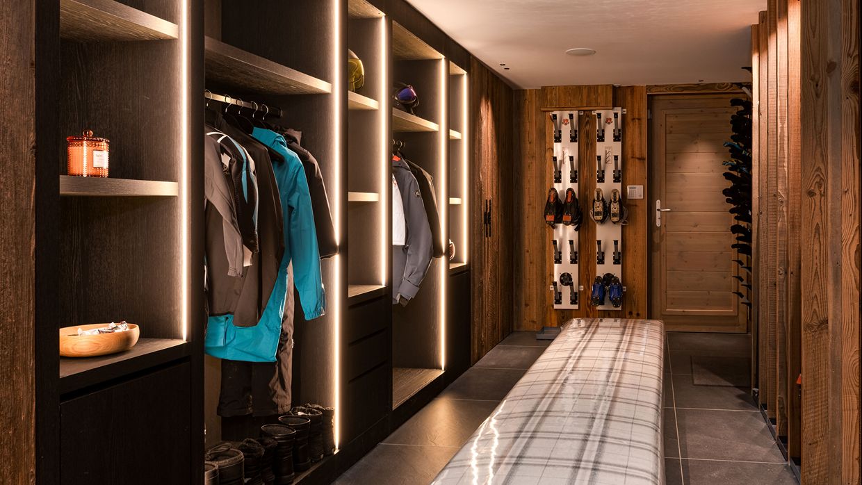 Luxury-Ski-Chalet-Courchevel1650-Chalet-Ursus-OSC-Skiroom.jpg
