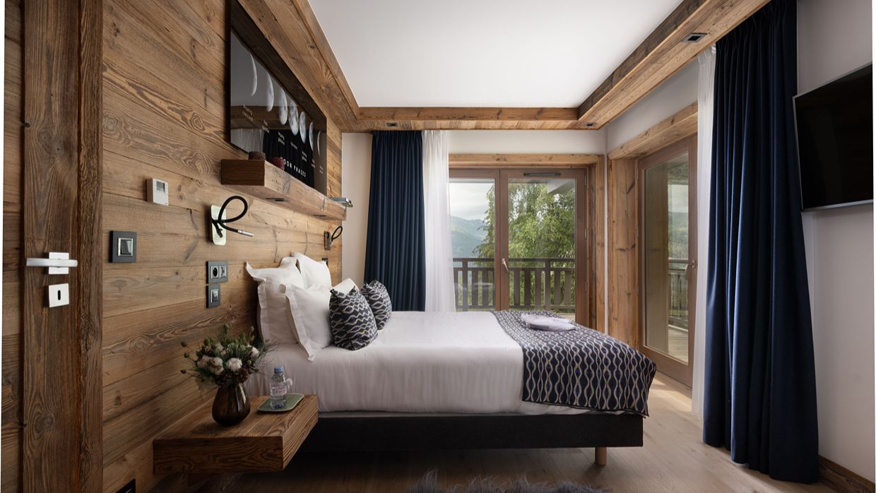 Luxury-Ski-Chalet-Courchevel1650-Chalet-Centenary-OSC- Bedroom (3).jpg