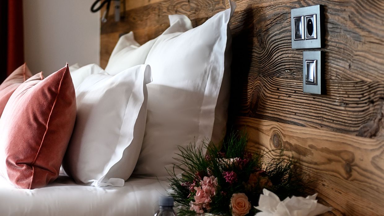 Luxury-Ski-Chalet-Courchevel1650-Chalet-Centenary-OSC- Bedroom (1).jpg
