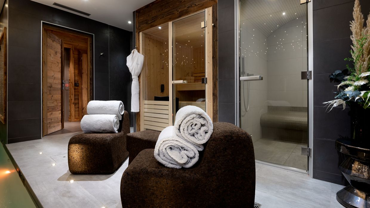 Luxury-Ski-Chalet-Courchevel1650-Chalet-Centenary-OSC- Spa.jpg