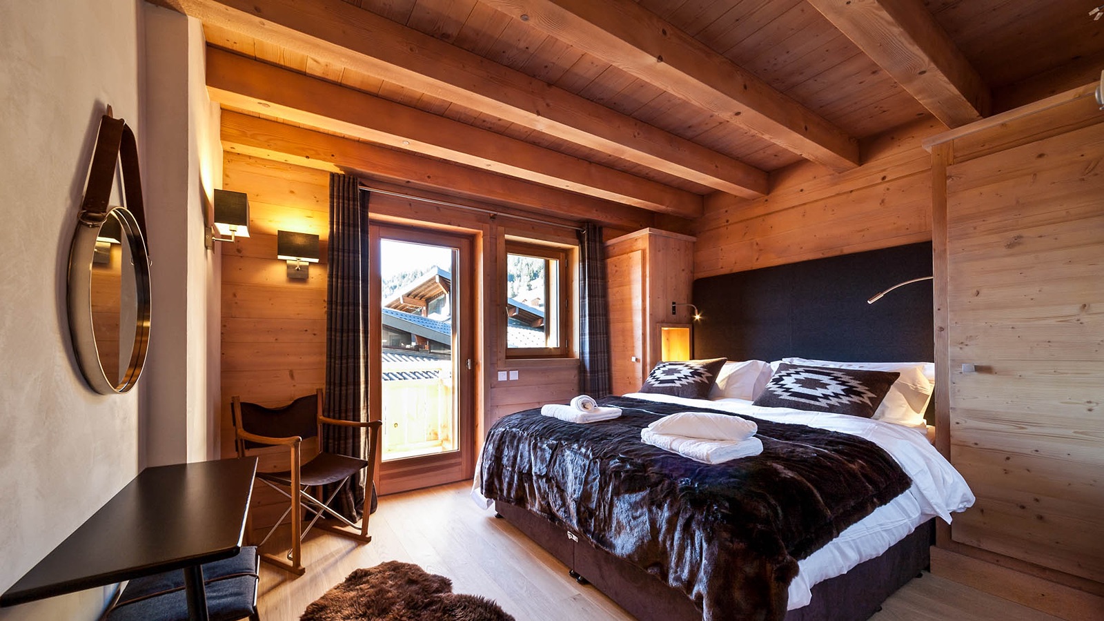 Luxury-Ski-Chalet-Les-Gets-The-Penthouse-Oxford-Ski-Bedroom9.jpg