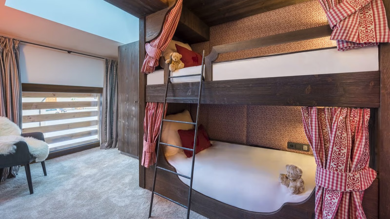 Luxury-Ski-Chalet-Lech-Nidus-Penthouse-Oxford-Ski-Bunk-Bedroom1.jpg