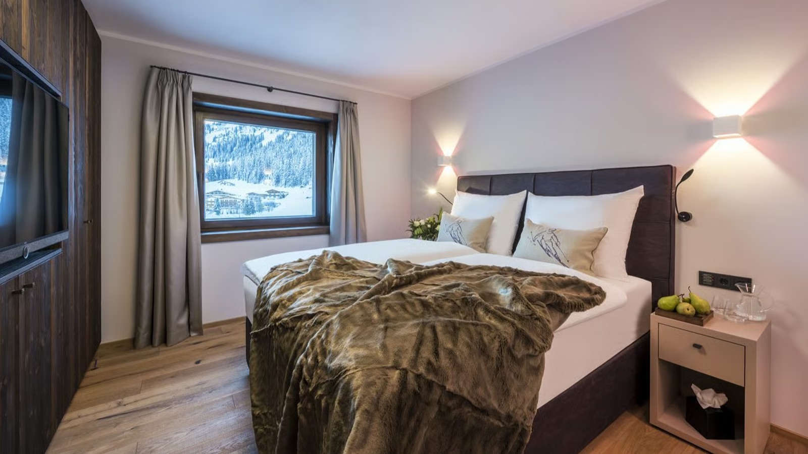 Luxury-Ski-Chalet-Lech-Nidus-Penthouse-Oxford-Ski-Bedroom7.jpg