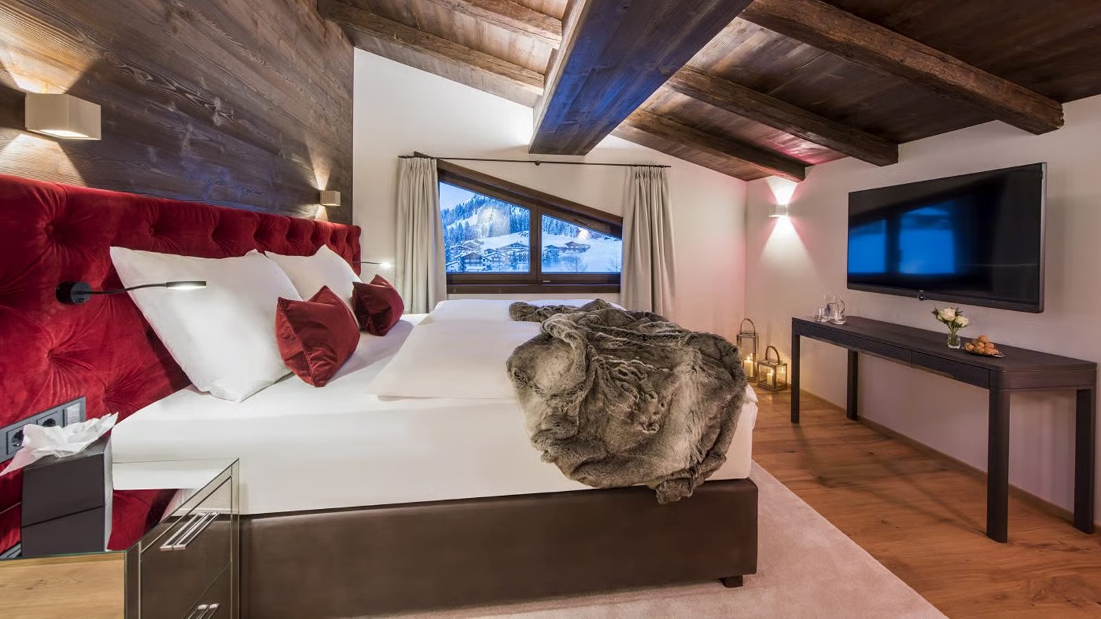 Luxury-Ski-Chalet-Lech-Nidus-Penthouse-Oxford-Ski-Bedroom8.jpg