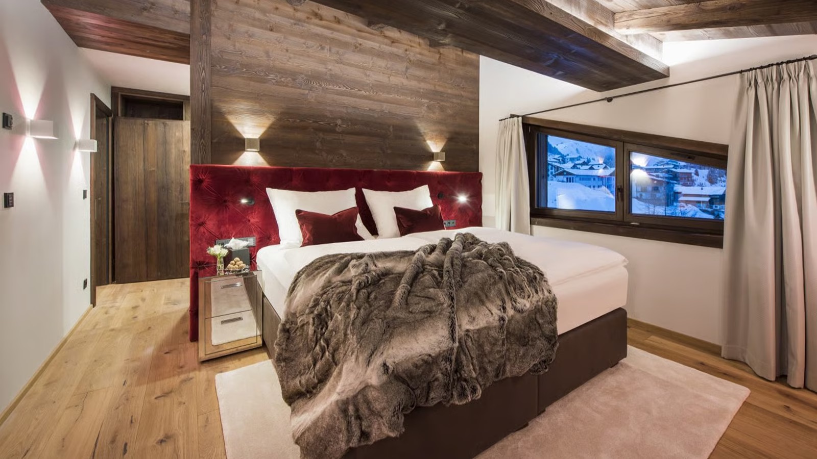 Luxury-Ski-Chalet-Lech-Nidus-Penthouse-Oxford-Ski-Bedroom11.jpg