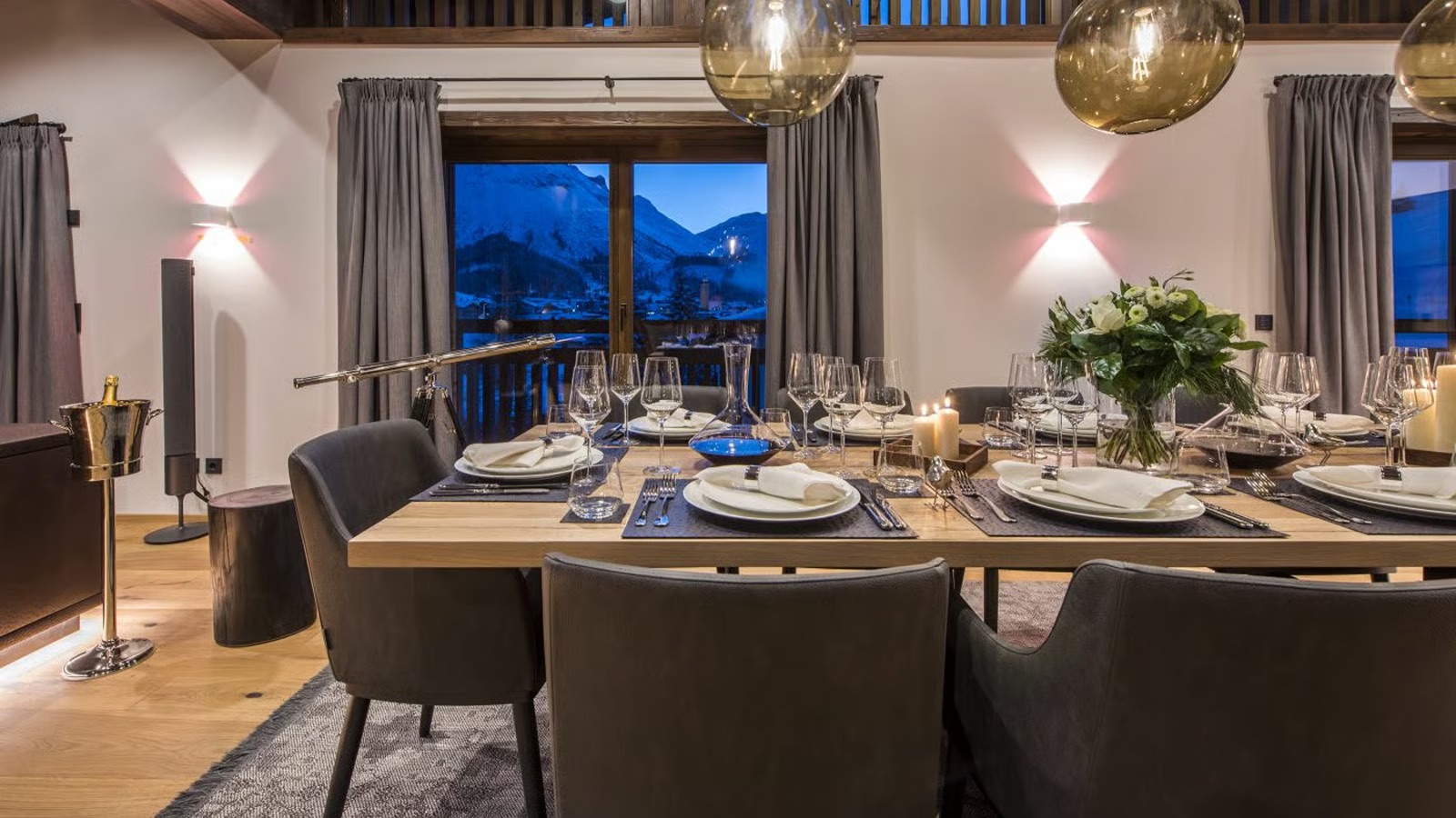 Luxury-Ski-Chalet-Lech-Nidus-Penthouse-Oxford-Ski-Dining3.jpg