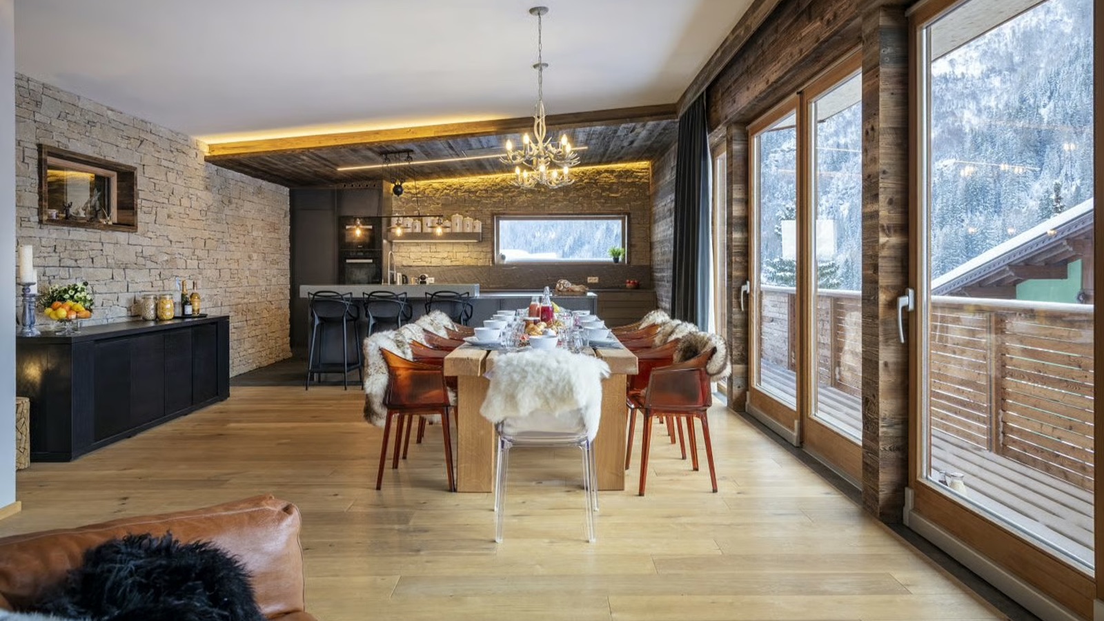 Luxury-Ski-Chalet-St-Anton-Chalet-Bluebird-Oxford-Ski-Dining.jpg