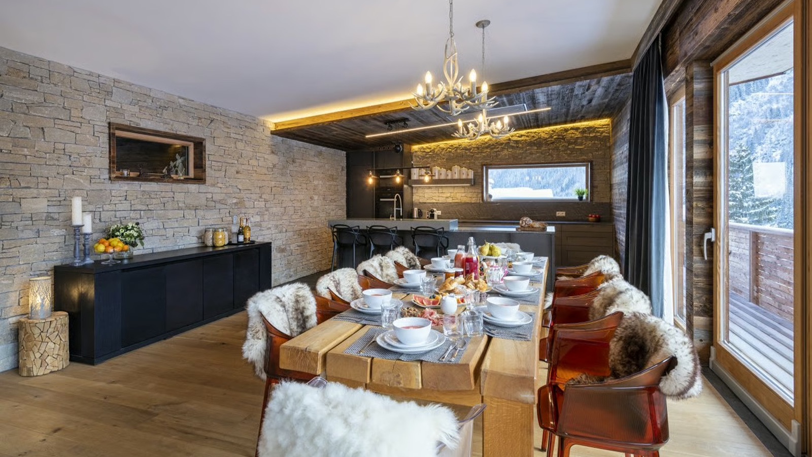 Luxury-Ski-Chalet-St-Anton-Chalet-Bluebird-Oxford-Ski-Dining7.jpg