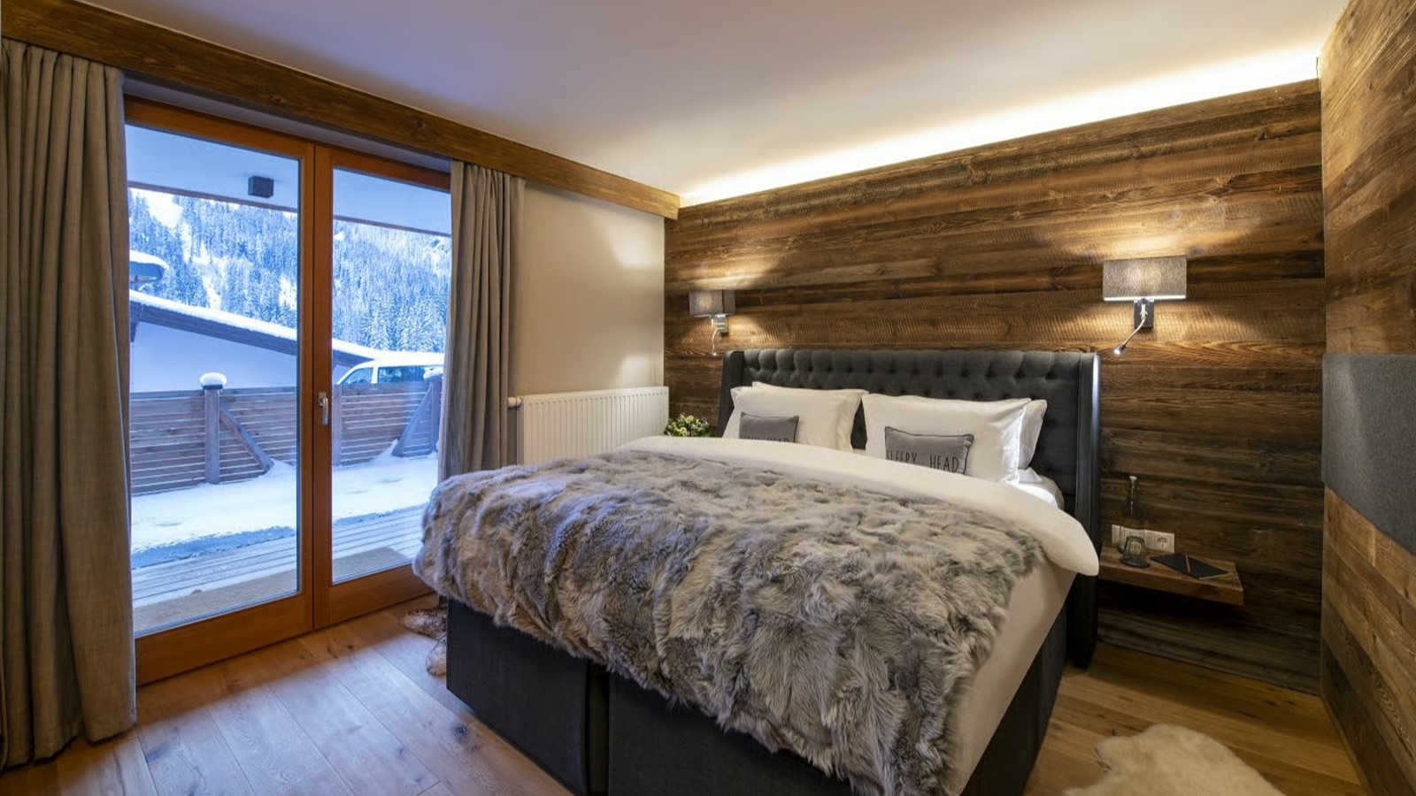Luxury-Ski-Chalet-St-Anton-Chalet-Bluebird-Oxford-Ski-Bedroom8.jpg
