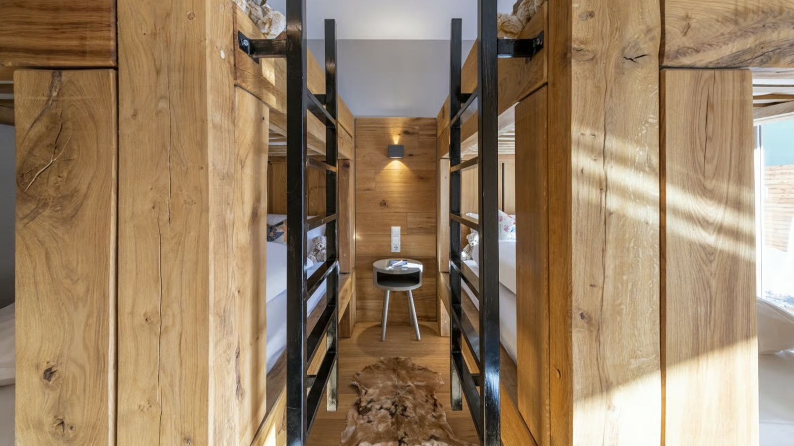 Luxury-Ski-Chalet-St-Anton-Chalet-Bluebird-Oxford-Ski-Bunk-Bedroom16.jpg