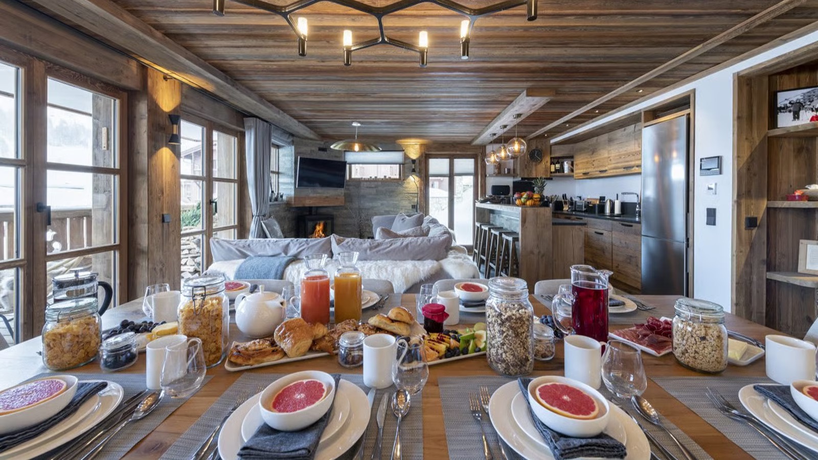 Luxury-Ski-Chalet-Val-d-Isere-Grand-Pre-2-Oxford-Ski-Dining5.jpg