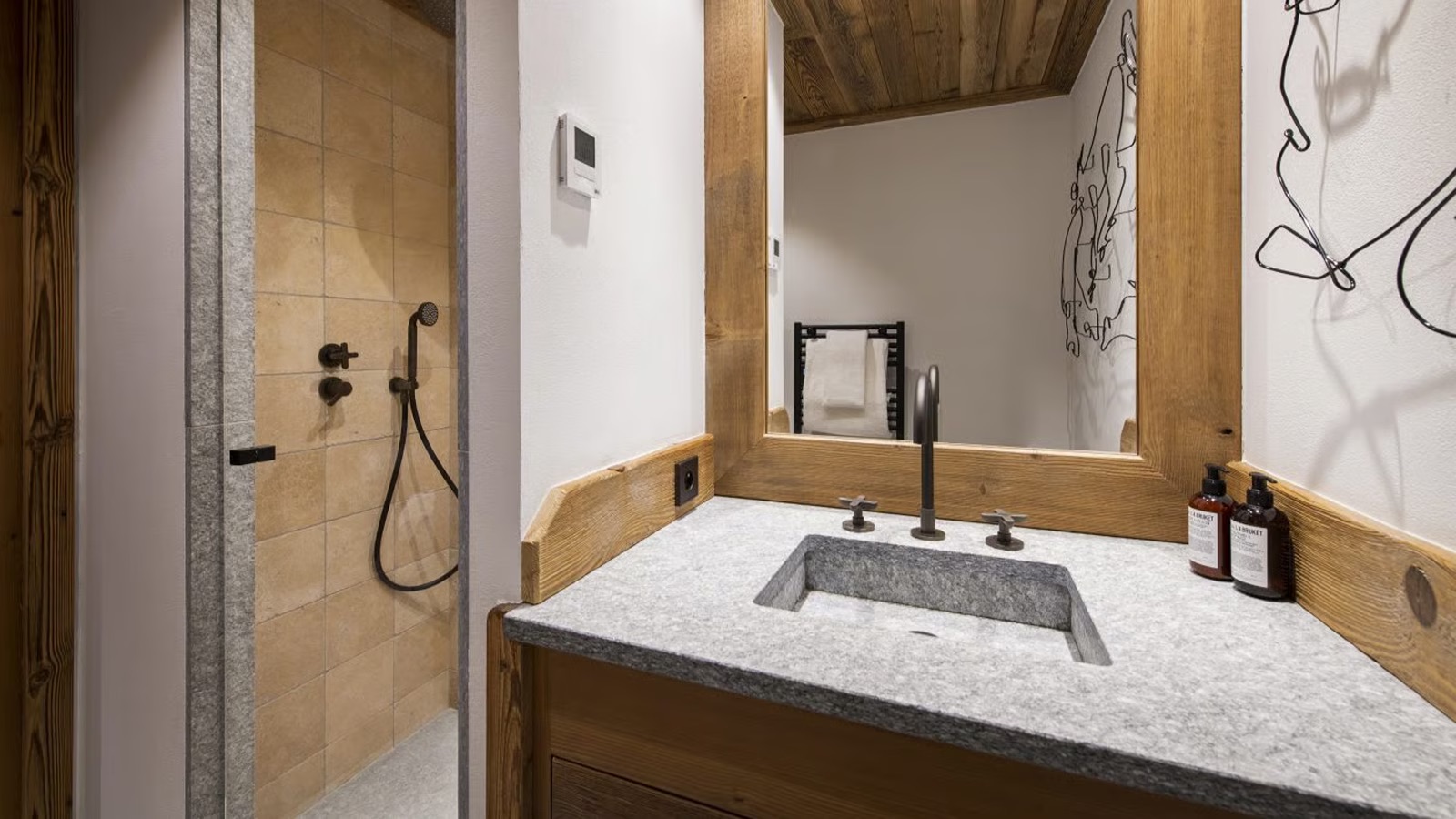 Luxury-Ski-Chalet-Val-d-Isere-Grand-Pre-2-Oxford-Ski-Bathroom.jpg