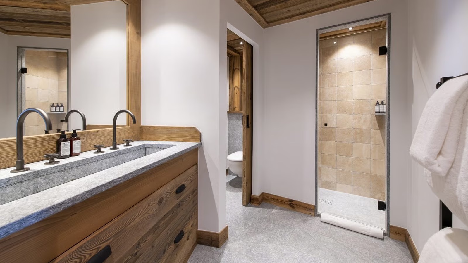 Luxury-Ski-Chalet-Val-d-Isere-Grand-Pre-2-Oxford-Ski-Bathroom2.jpg