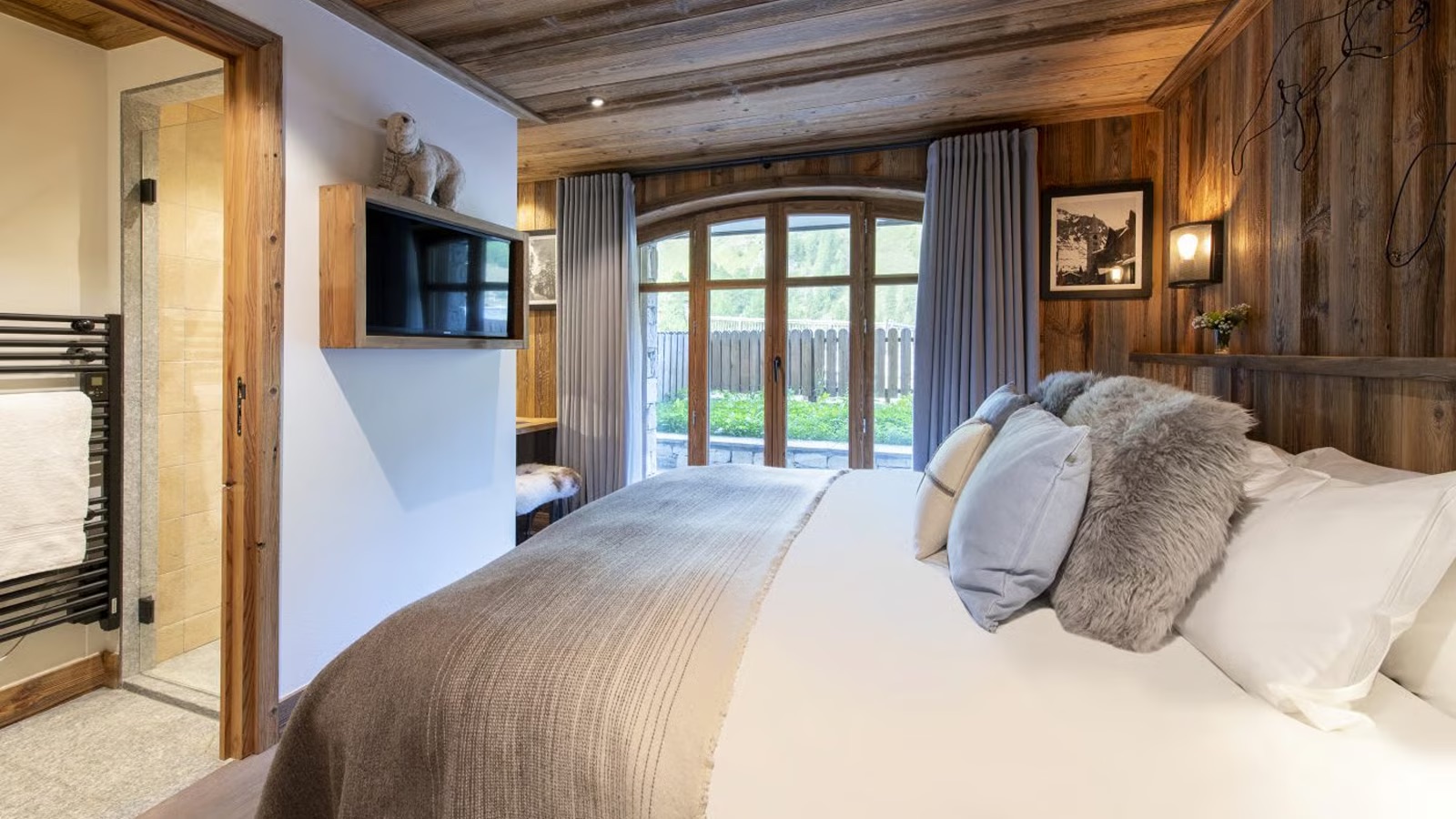 Luxury-Ski-Chalet-Val-d-Isere-Grand-Pre-2-Oxford-Ski-Bedroom21.jpg