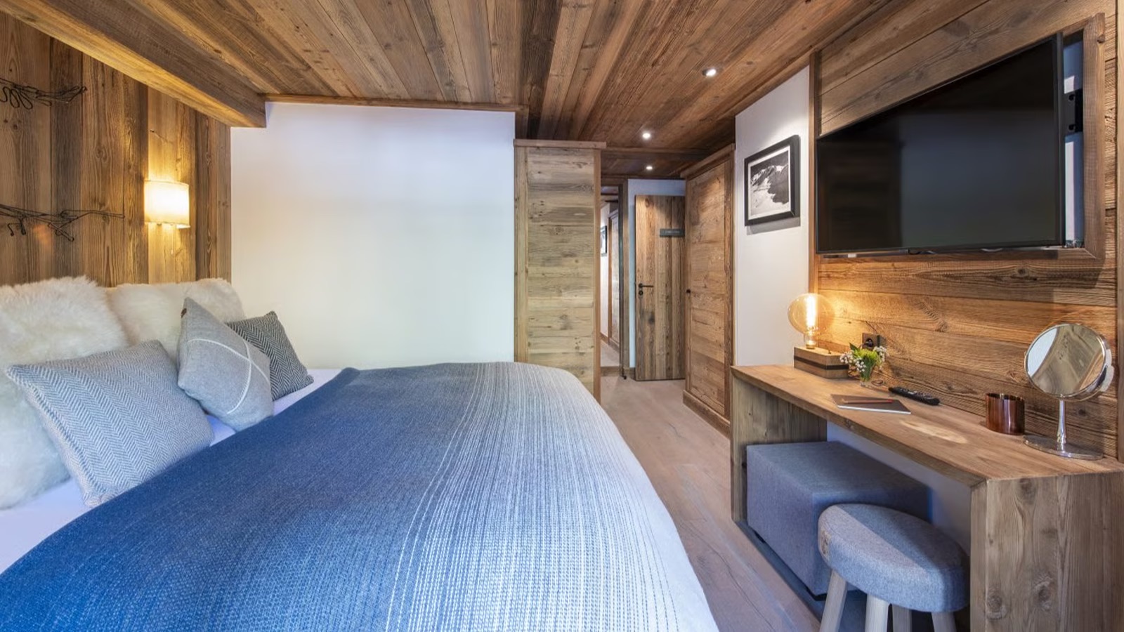 Luxury-Ski-Chalet-Val-d-Isere-Grand-Pre-2-Oxford-Ski-Bedroom22.jpg