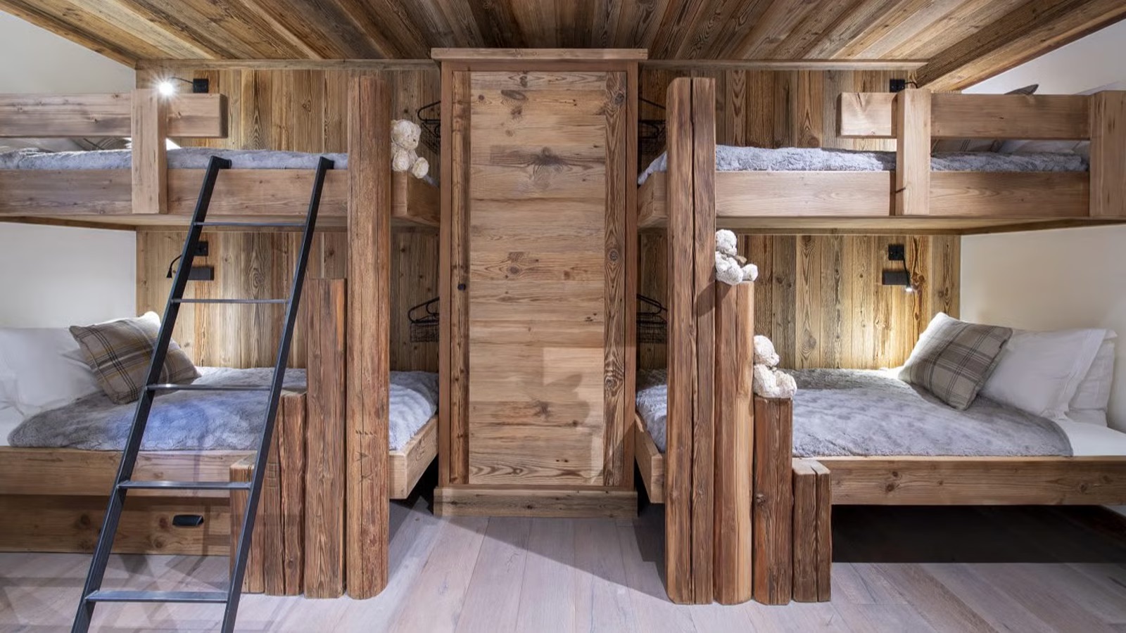Luxury-Ski-Chalet-Val-d-Isere-Grand-Pre-2-Oxford-Ski-Bunk-Bedroom23.jpg