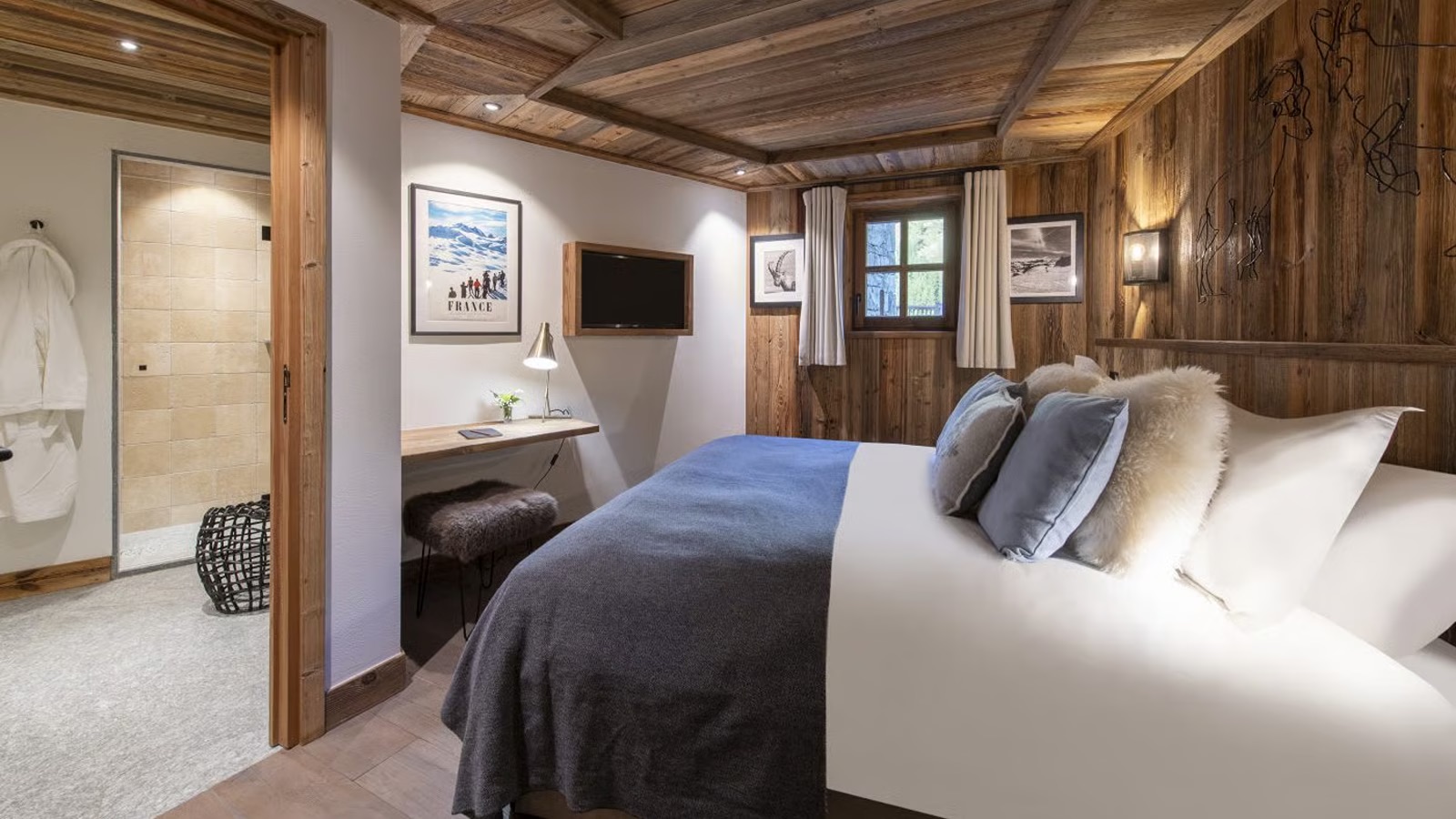 Luxury-Ski-Chalet-Val-d-Isere-Grand-Pre-2-Oxford-Ski-Bedroom25.jpg