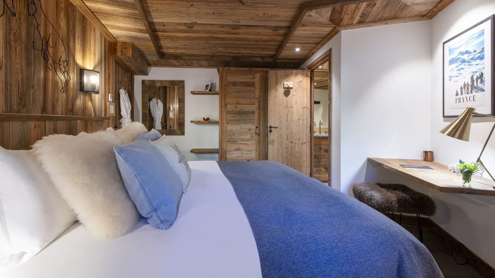 Luxury-Ski-Chalet-Val-d-Isere-Grand-Pre-2-Oxford-Ski-Bedroom27.jpg