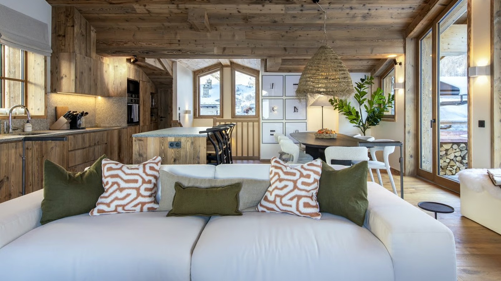 Arolay Penthouse