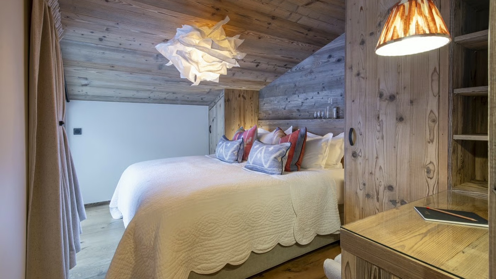 Luxury-Ski-Chalet-Val-d-Isere-Arolay-Penthouse-Oxford-Ski-Bedroom15.jpg