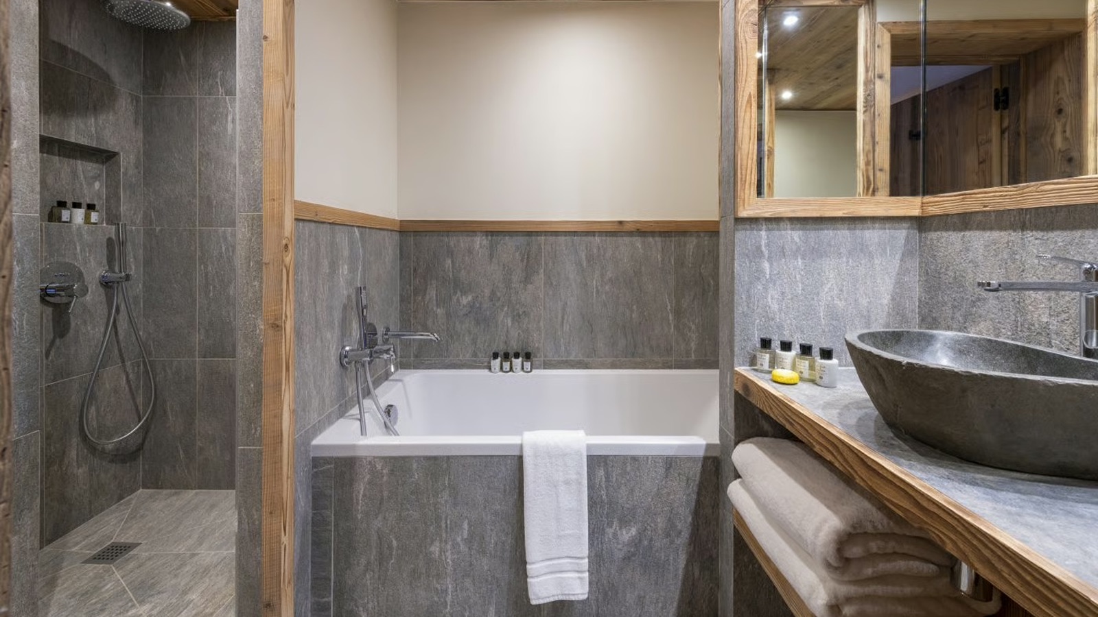 Luxury-Ski-Chalet-Val-d-Isere-Arolay-Penthouse-Oxford-Ski-Bathroom16.jpg