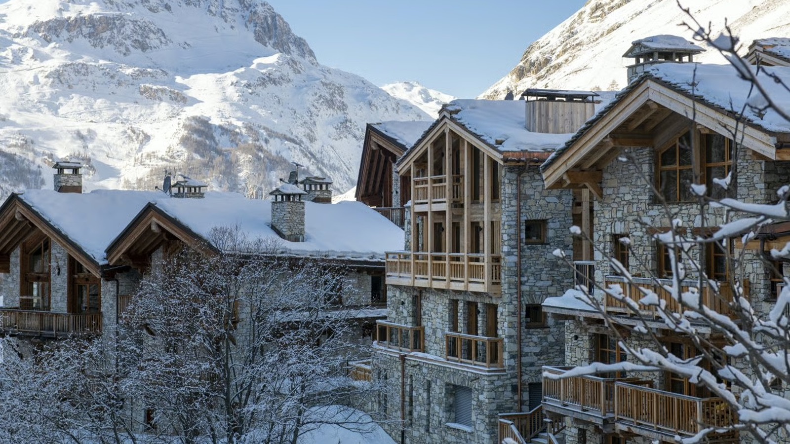 Luxury-Ski-Chalet-Val-d-Isere-Arolay-Penthouse-Oxford-Ski-Exterior2.jpg