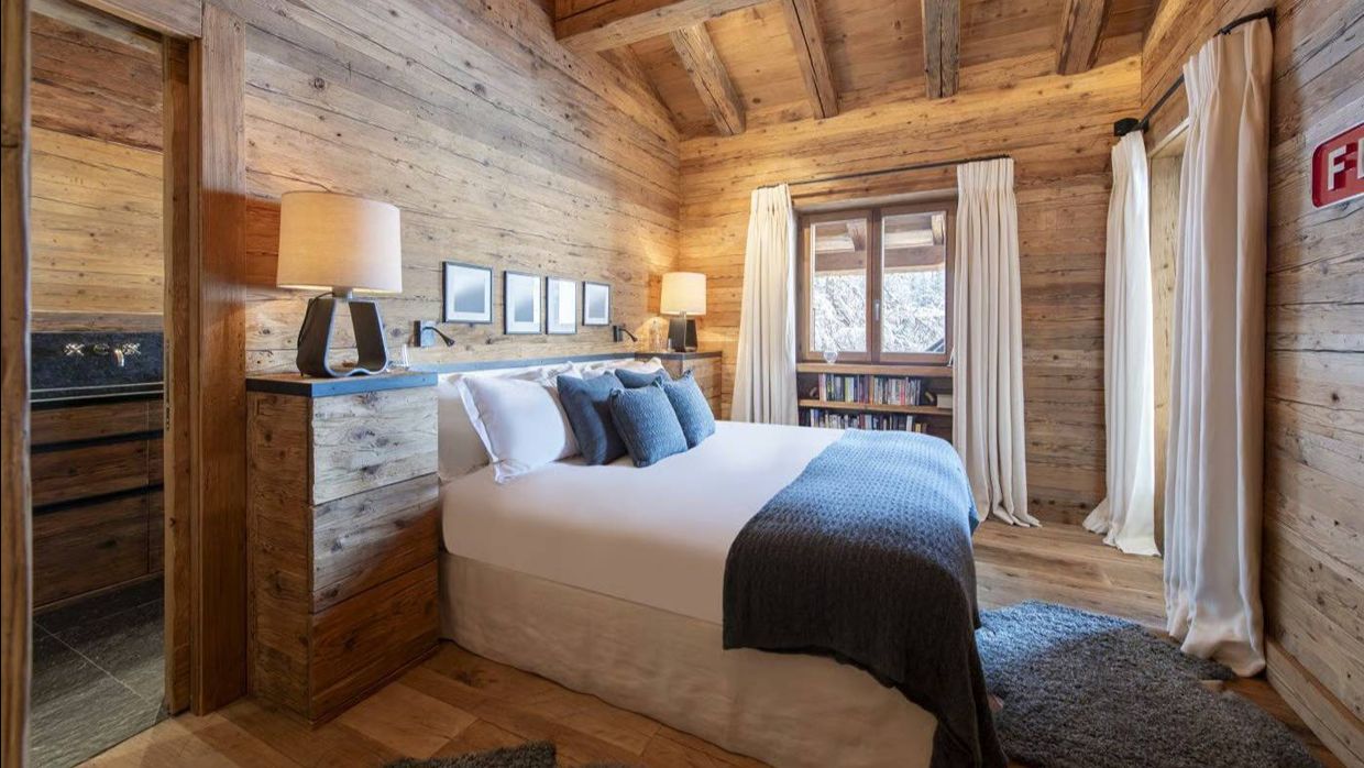Luxury-Ski-Chalet-Verbier-Marmotte-Penthouse-OSC-Bedroom.jpg