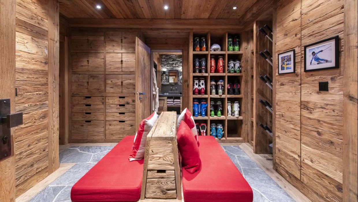 Luxury-Ski-Chalet-Verbier-Marmotte-Penthouse-OSC-Skiroom.jpg