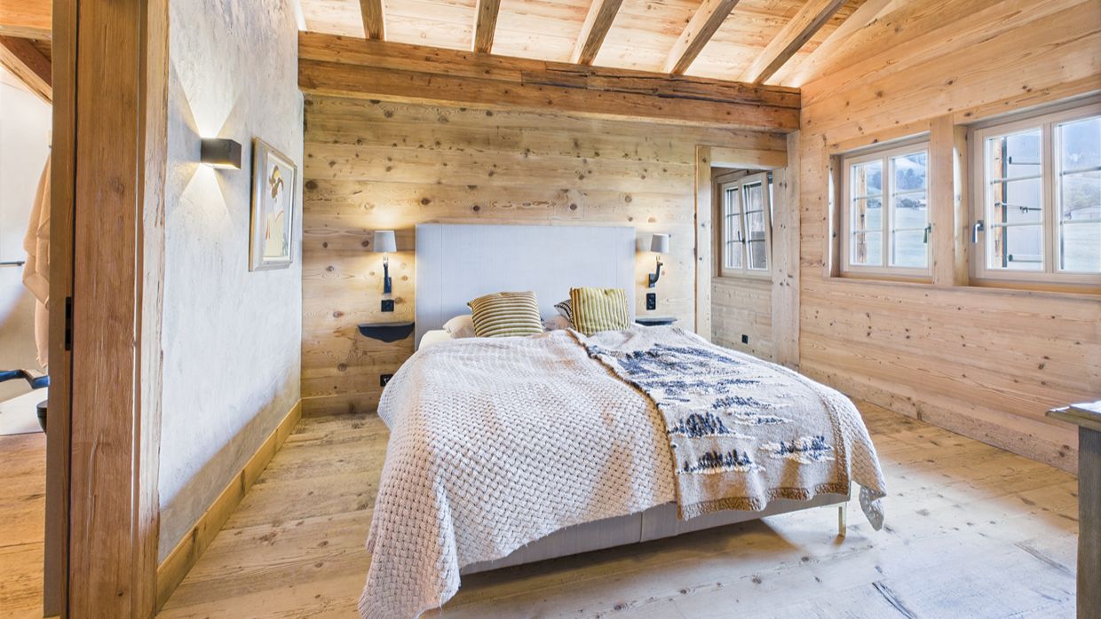 Luxury-Ski-Chalet-Gstaad-HausMannenberg-OSC-Bedroom (3).jpg