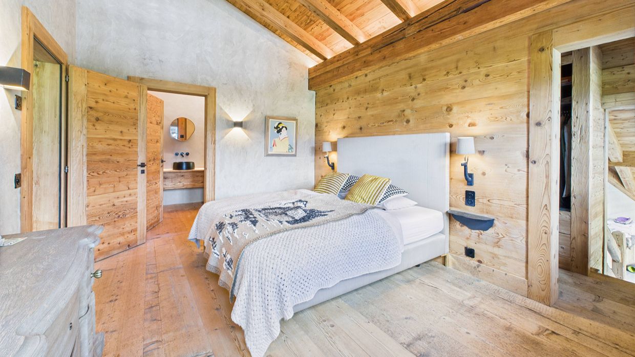 Luxury-Ski-Chalet-Gstaad-HausMannenberg-OSC- Bedroom.jpg