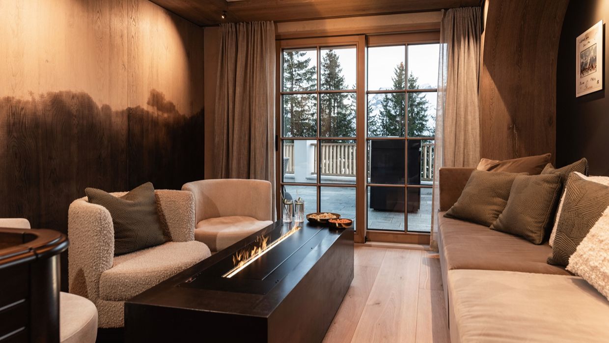 Luxury-Ski-Chalet-Lech-Bergmähder-OSC- Shared-Bar&lounge.jpeg