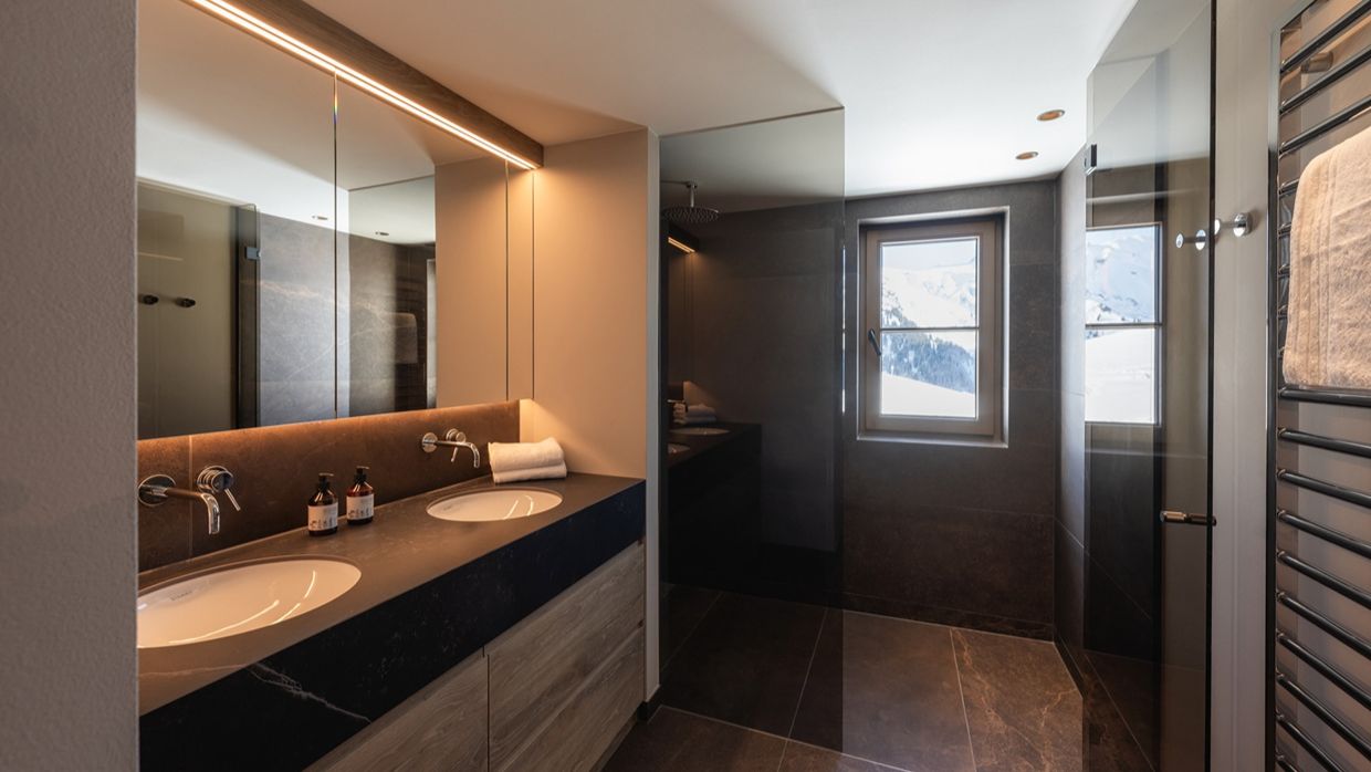 Luxury-Ski-Chalet-Lech-Bergmähder-OSC- Kaltenberg-Bathroom.jpeg
