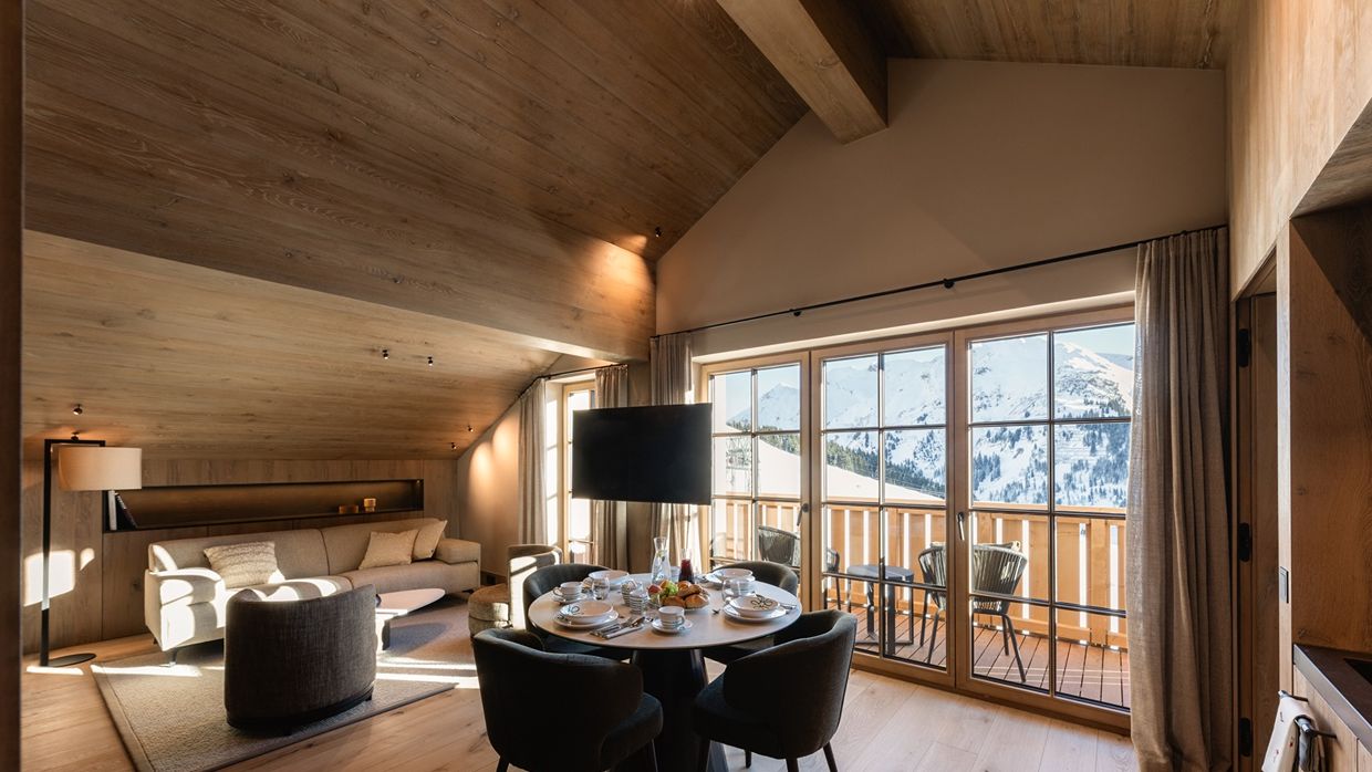 Luxury-Ski-Chalet-Lech-Bergmähder-OSC- Hintergrün Lounge.jpeg