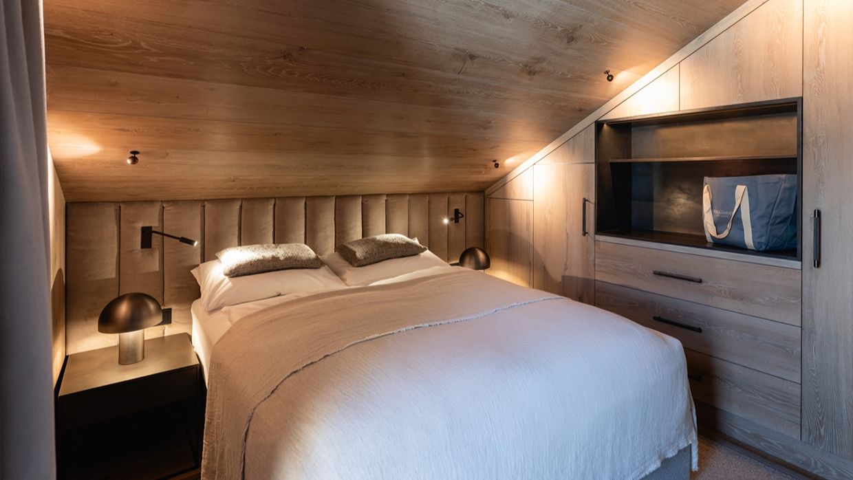 Luxury-Ski-Chalet-Lech-Bergmähder-OSC-Hintergrün bedroom.jpeg (1)