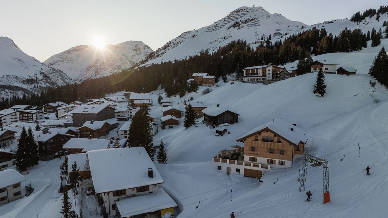 Luxury-Ski-Chalet-Lech-Bergmähder-OSC- Piste-side (2).jpeg