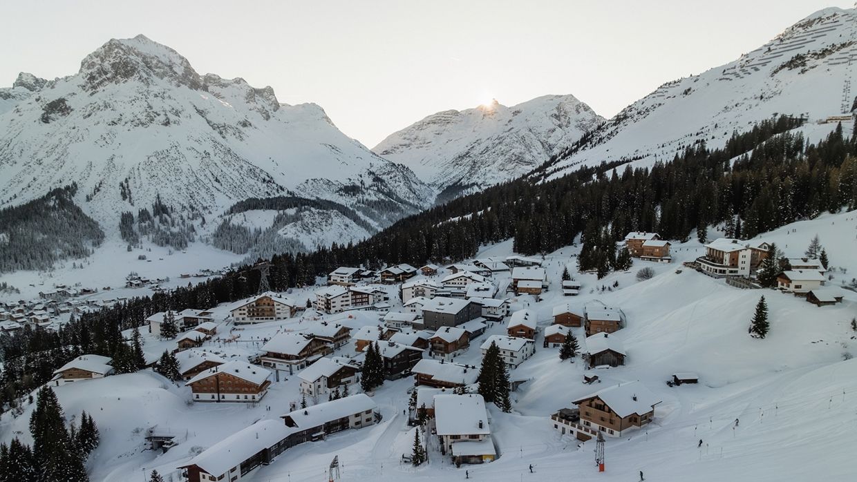 Luxury-Ski-Chalet-Lech-Bergmähder-OSC- Piste-side (1).jpeg