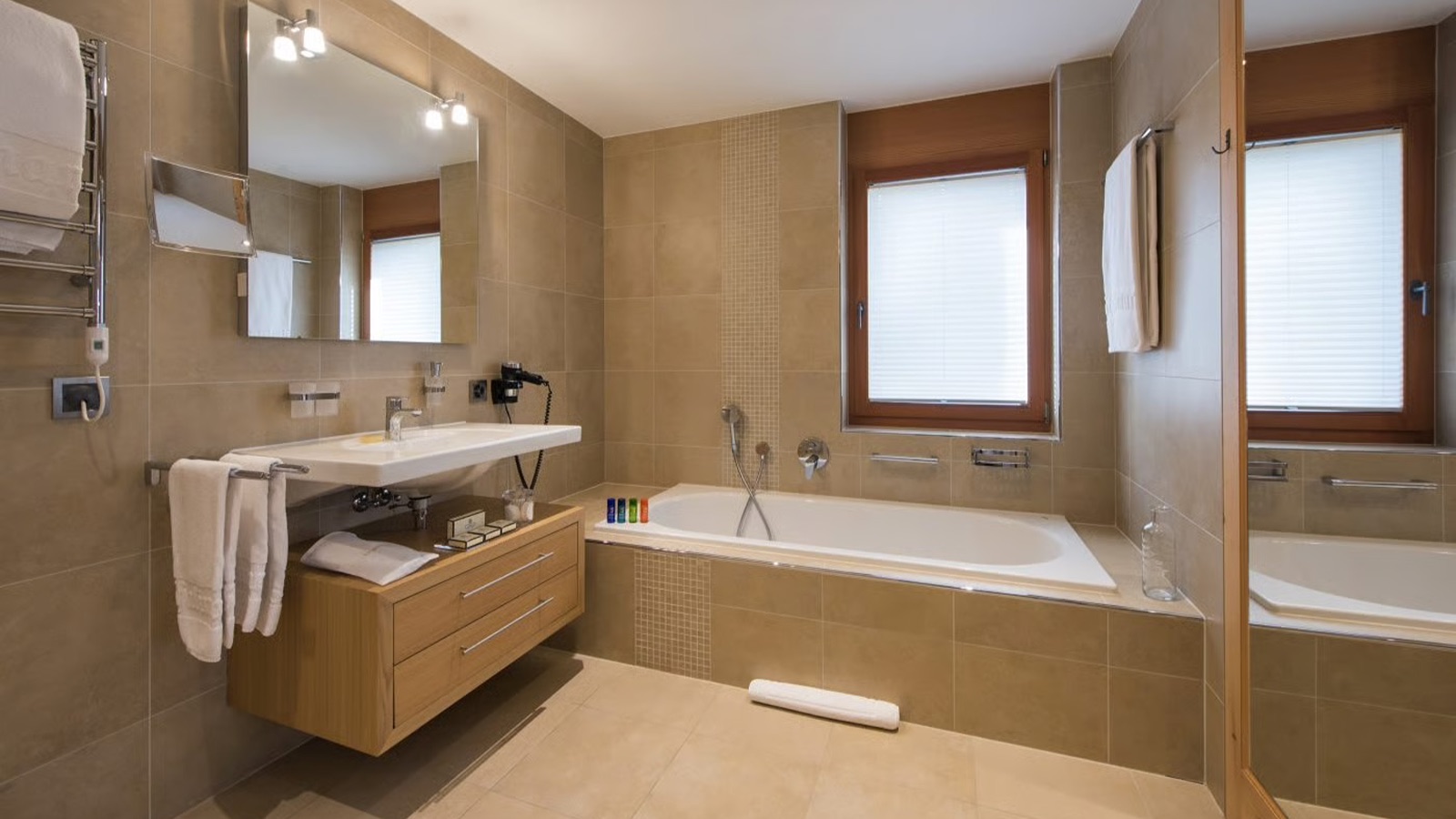 Luxury-Ski-Chalet-Zermatt-Chalet-Alex-Oxford-Ski-Bathroom.jpg
