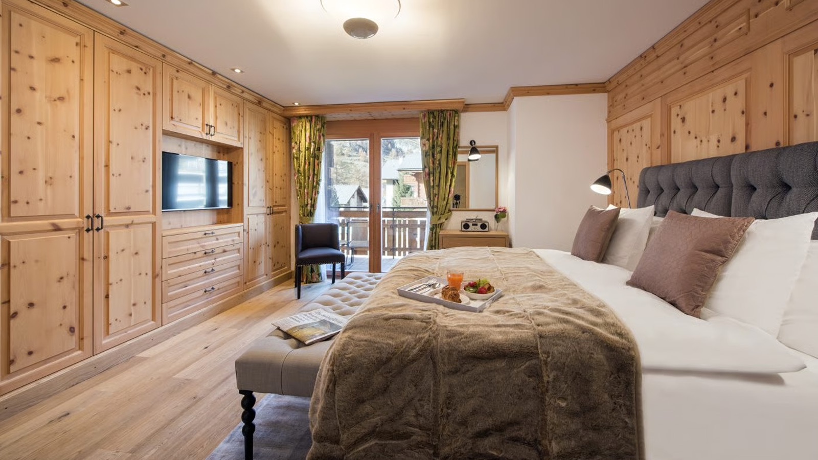 Luxury-Ski-Chalet-Zermatt-Chalet-Alex-Oxford-Ski-Bedroom5.jpg