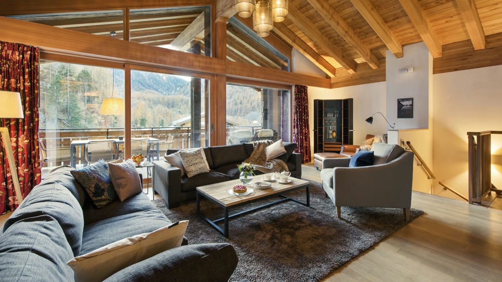 Luxury-Ski-Chalet-Zermatt-Chalet-Alex-Oxford-Ski-Lounge.jpg